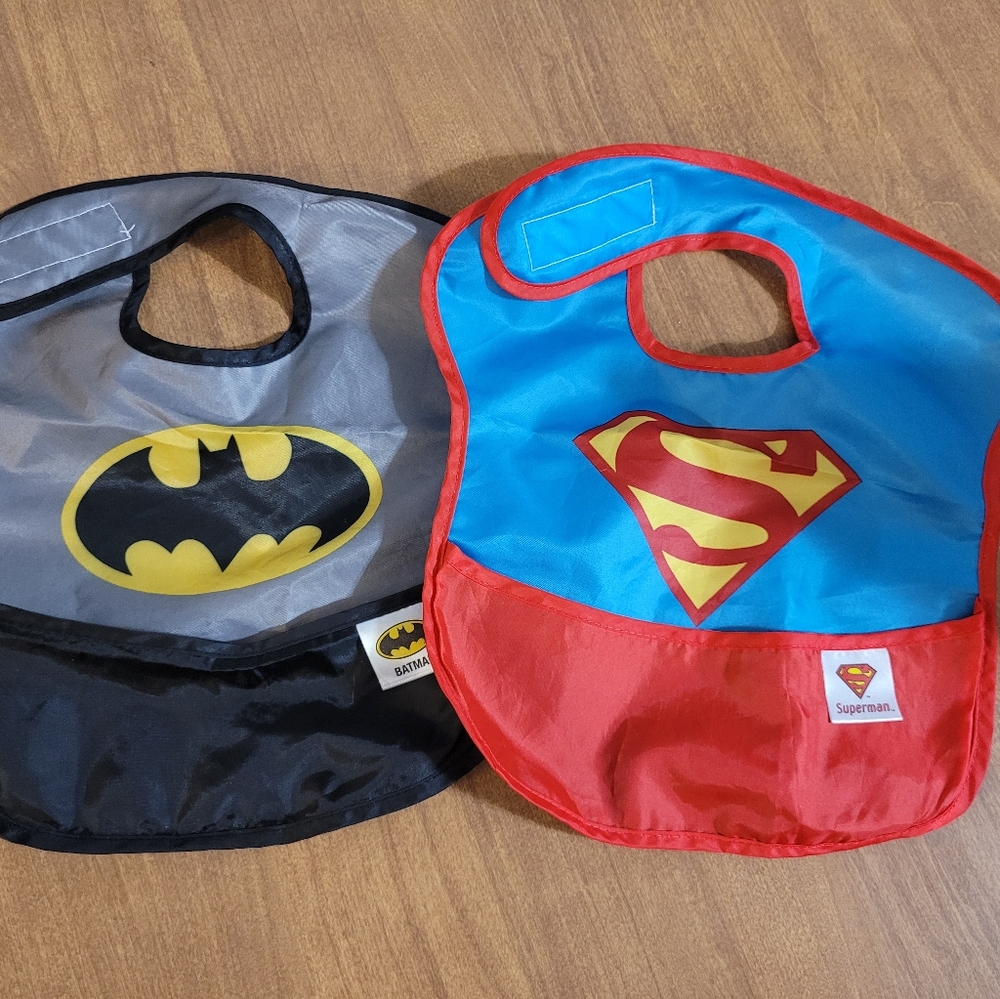 Waterproof Batman and Superman bibs - Picture 2 of 3
